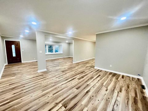 Tiny photo for 5 Sturgis Circle, Metropolis, IL 62960 (MLS # 100000082)