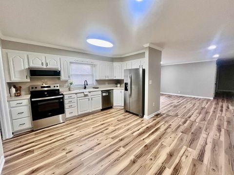 Tiny photo for 5 Sturgis Circle, Metropolis, IL 62960 (MLS # 100000082)