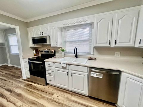 Tiny photo for 5 Sturgis Circle, Metropolis, IL 62960 (MLS # 100000082)