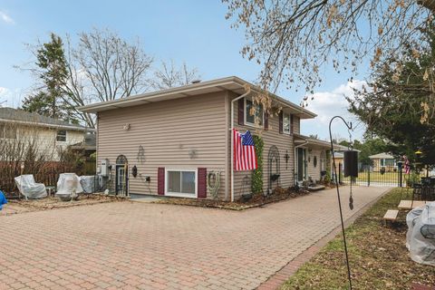 Tiny photo for 2176 N Westmoreland Drive, Palatine, IL 60074 (MLS # 12585938)