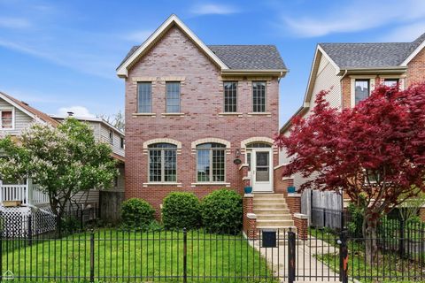 Photo of 5150 W WINNEMAC Avenue, Chicago, IL 60630 (MLS # 12610807)