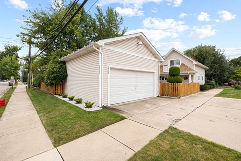 Tiny photo for 3900 Custer Avenue, Brookfield, IL 60513 (MLS # 12747251)