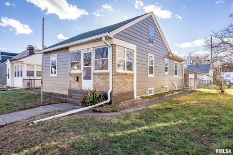 Tiny photo for 124 N ELMWOOD Avenue, Davenport, IA 52804 (MLS # QC4269714)