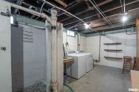 Tiny photo for 124 N ELMWOOD Avenue, Davenport, IA 52804 (MLS # QC4269714)