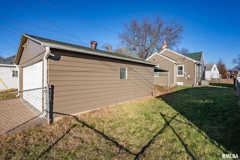 Tiny photo for 124 N ELMWOOD Avenue, Davenport, IA 52804 (MLS # QC4269714)