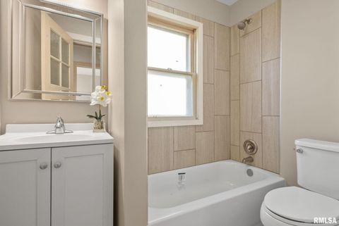 Tiny photo for 124 N ELMWOOD Avenue, Davenport, IA 52804 (MLS # QC4269714)