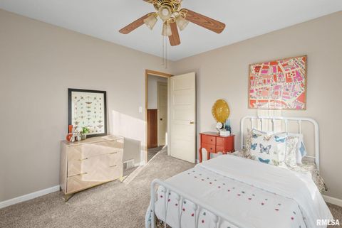 Tiny photo for 124 N ELMWOOD Avenue, Davenport, IA 52804 (MLS # QC4269714)