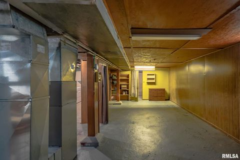 Tiny photo for 124 N ELMWOOD Avenue, Davenport, IA 52804 (MLS # QC4269714)