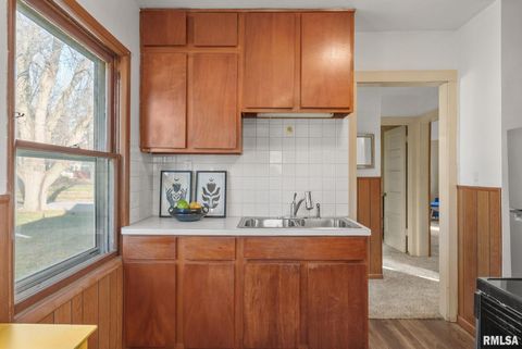 Tiny photo for 124 N ELMWOOD Avenue, Davenport, IA 52804 (MLS # QC4269714)