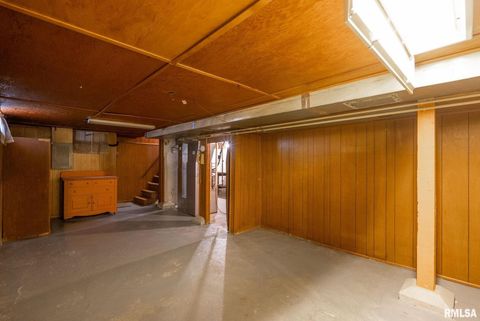 Tiny photo for 124 N ELMWOOD Avenue, Davenport, IA 52804 (MLS # QC4269714)