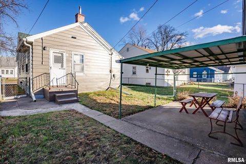 Tiny photo for 124 N ELMWOOD Avenue, Davenport, IA 52804 (MLS # QC4269714)