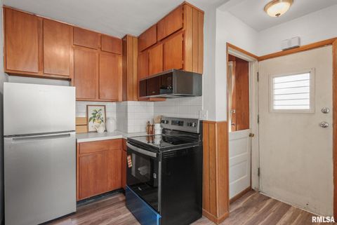 Tiny photo for 124 N ELMWOOD Avenue, Davenport, IA 52804 (MLS # QC4269714)