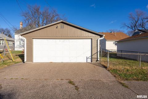 Tiny photo for 124 N ELMWOOD Avenue, Davenport, IA 52804 (MLS # QC4269714)