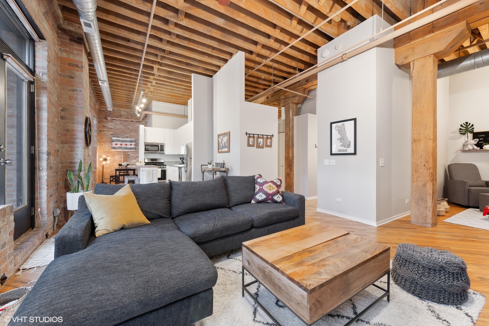 226 N CLINTON Street 327