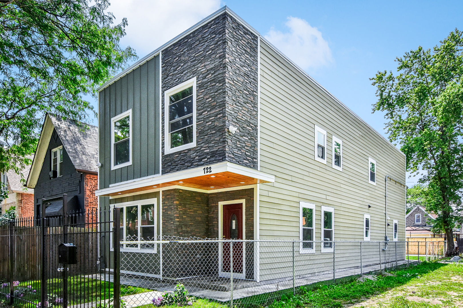 View Chicago, IL 60624 house