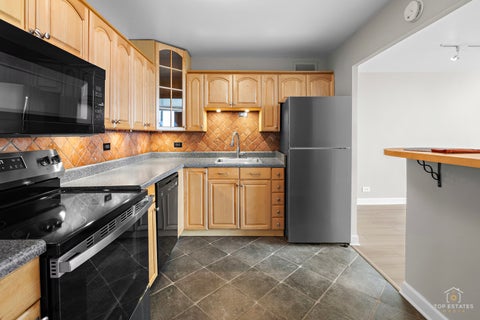 Tiny photo for 6301 N Sheridan Road #19N, Chicago, IL 60660 (MLS # 12745302)