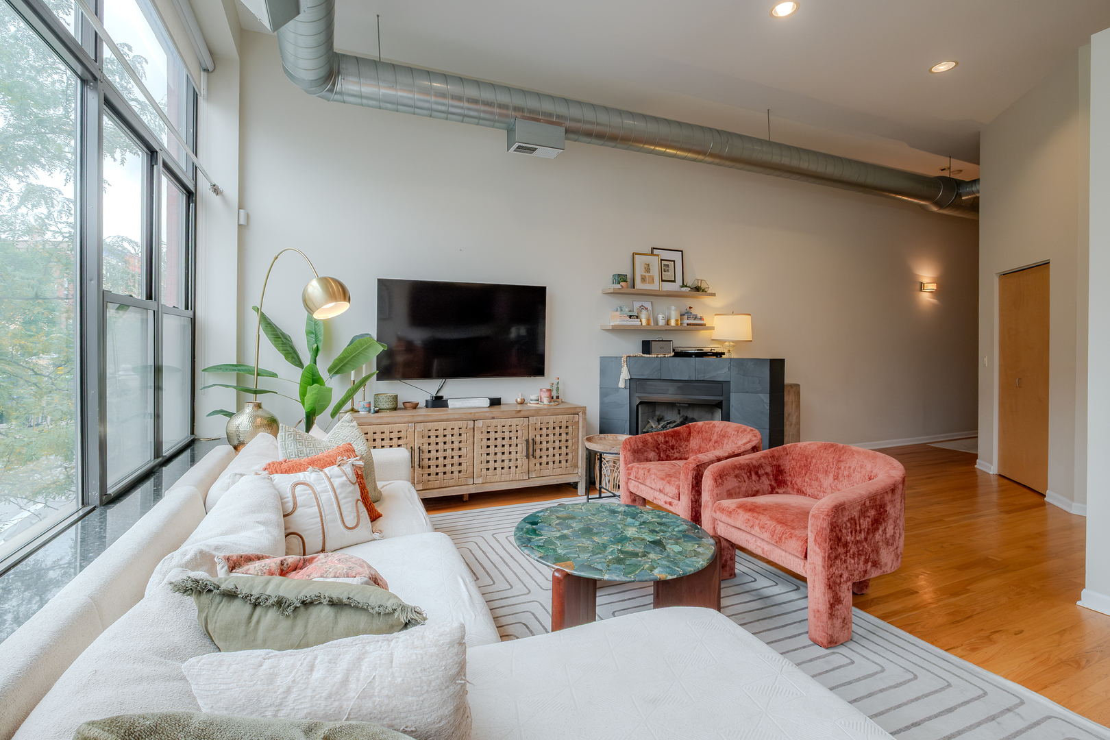 1519 N Milwaukee Avenue 2F