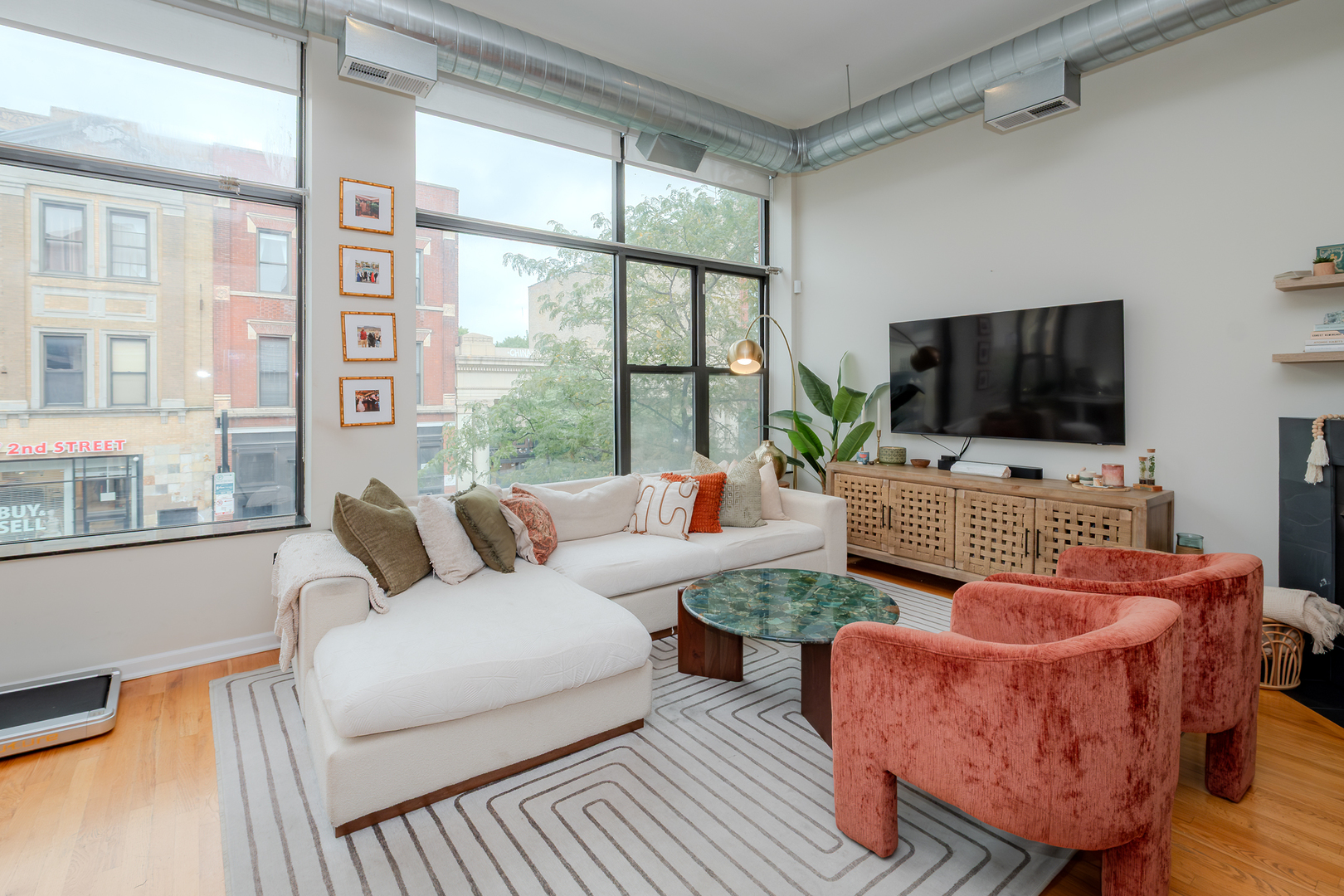 1519 N Milwaukee Avenue 2F