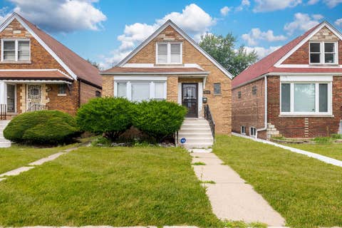 Photo of 8918 S Merrill Avenue, Chicago, IL 60617 (MLS # 12711176)