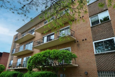 Tiny photo for 9620 S Komensky Avenue #305, Oak Lawn, IL 60453 (MLS # 12500314)