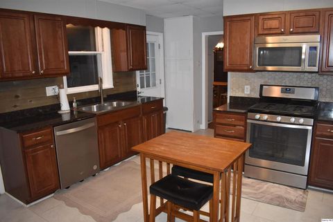 Tiny photo for 1843 Spring St St, Quincy, IL 62301 (MLS # 12636014)