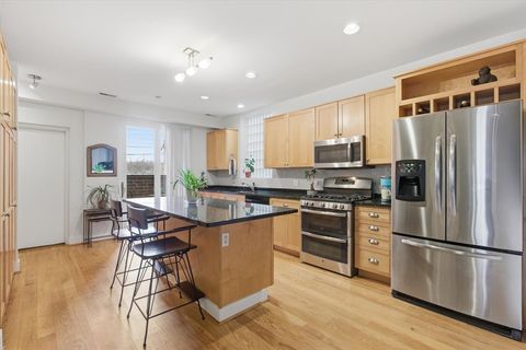 Tiny photo for 2515 Prairie Avenue #1E, Evanston, IL 60201 (MLS # 12635312)