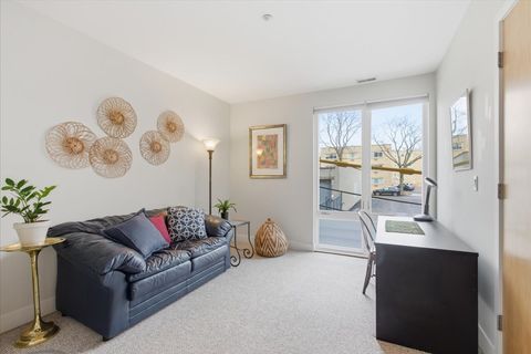 Tiny photo for 2515 Prairie Avenue #1E, Evanston, IL 60201 (MLS # 12635312)