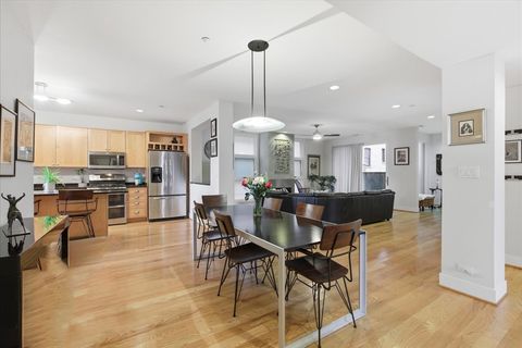 Tiny photo for 2515 Prairie Avenue #1E, Evanston, IL 60201 (MLS # 12635312)