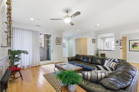 Tiny photo for 2515 Prairie Avenue #1E, Evanston, IL 60201 (MLS # 12635312)