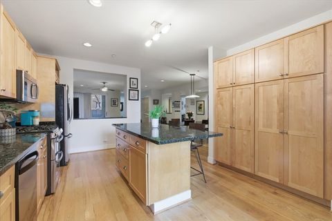 Tiny photo for 2515 Prairie Avenue #1E, Evanston, IL 60201 (MLS # 12635312)