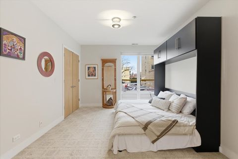 Tiny photo for 2515 Prairie Avenue #1E, Evanston, IL 60201 (MLS # 12635312)
