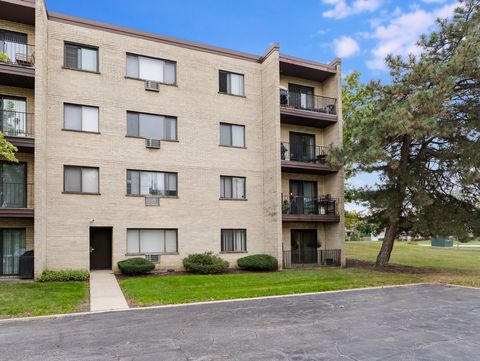 Tiny photo for 7211 Wolf Road #301A, Indian Head Park, IL 60525 (MLS # 12495968)