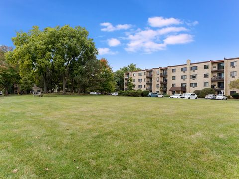 Tiny photo for 7211 Wolf Road #301A, Indian Head Park, IL 60525 (MLS # 12495968)