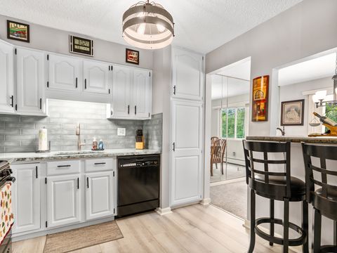 Tiny photo for 7211 Wolf Road #301A, Indian Head Park, IL 60525 (MLS # 12495968)