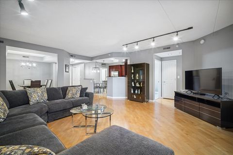 Tiny photo for 425 Village Green #314, Lincolnshire, IL 60069 (MLS # 12502181)