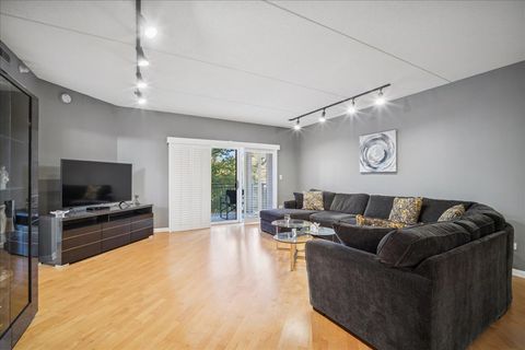 Tiny photo for 425 Village Green #314, Lincolnshire, IL 60069 (MLS # 12502181)