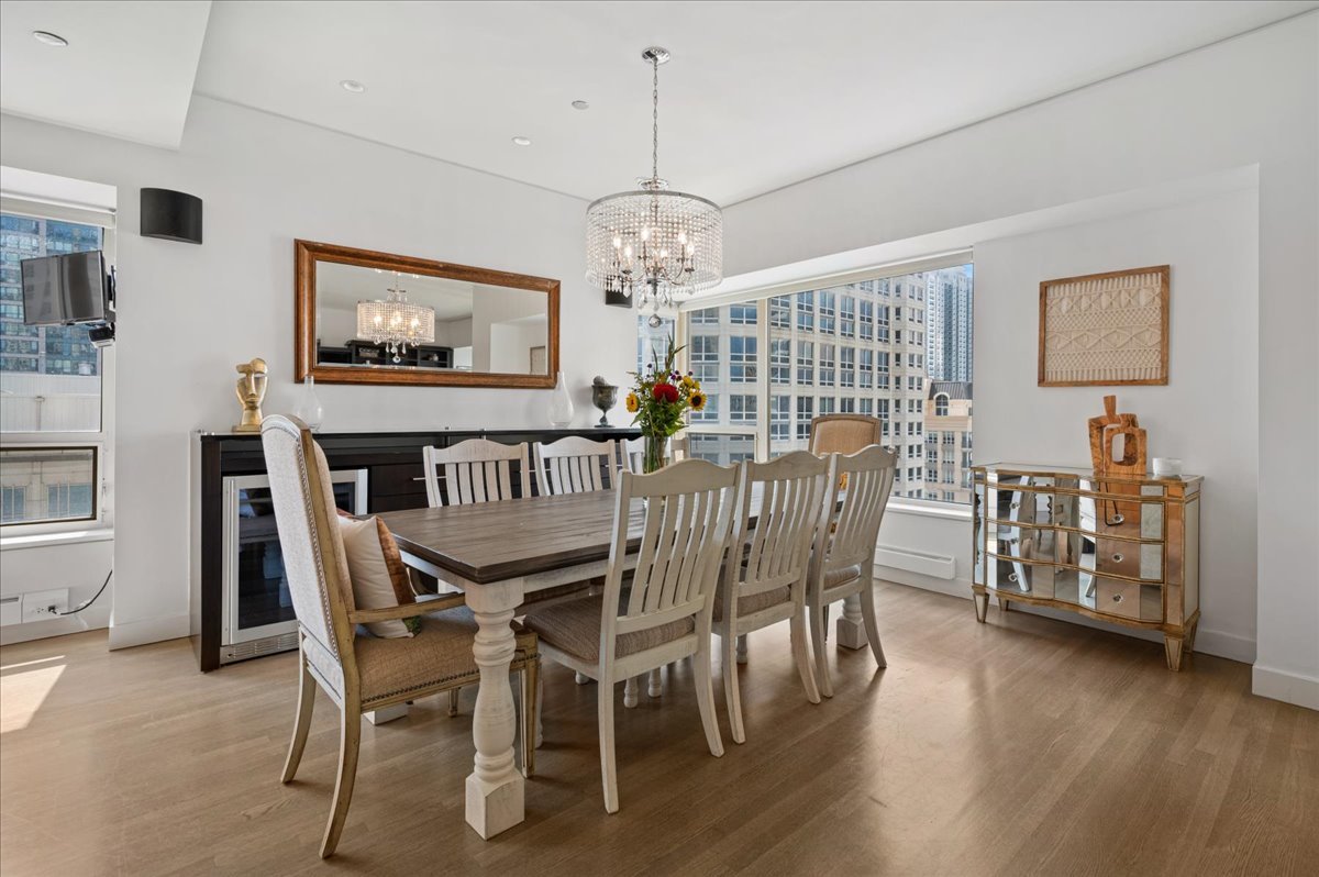 800 N Michigan Avenue 2202