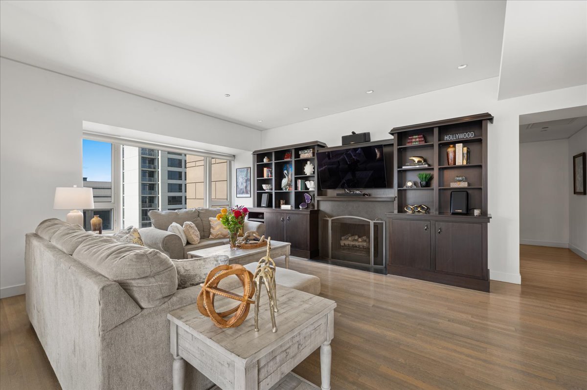 800 N Michigan Avenue 2202