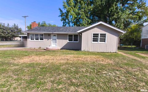 Photo of 101 S GLENVIEW Drive, Carbondale, IL 62901 (MLS # QC4268337)