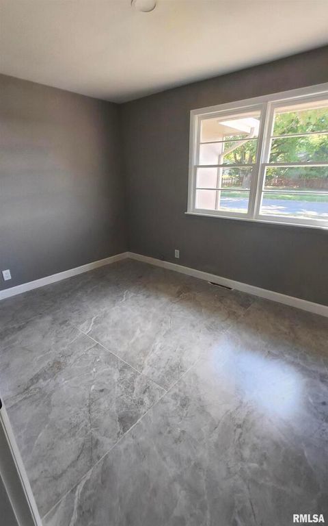 Tiny photo for 101 S GLENVIEW Drive, Carbondale, IL 62901 (MLS # QC4268337)