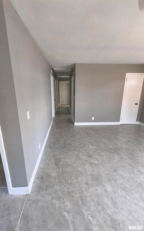 Tiny photo for 101 S GLENVIEW Drive, Carbondale, IL 62901 (MLS # QC4268337)