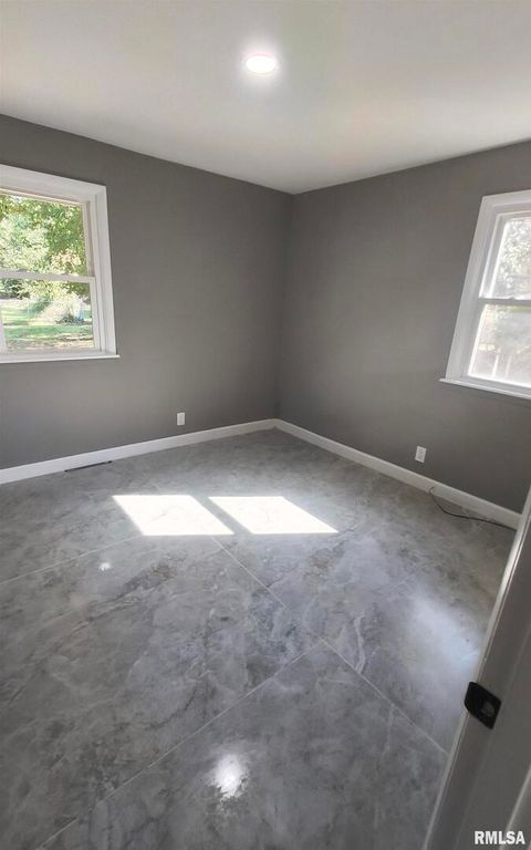 Tiny photo for 101 S GLENVIEW Drive, Carbondale, IL 62901 (MLS # QC4268337)