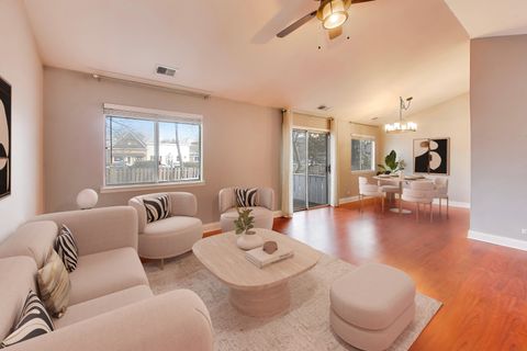 Tiny photo for 10 Waterbury Lane #M2, Schaumburg, IL 60193 (MLS # 12624743)