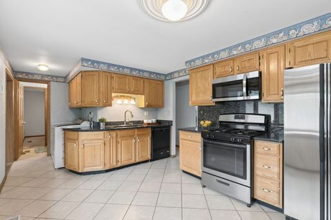 Tiny photo for 927 Gregory Lane, Schaumburg, IL 60193 (MLS # 12632615)