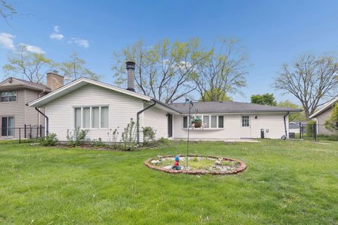 Tiny photo for 927 Gregory Lane, Schaumburg, IL 60193 (MLS # 12632615)