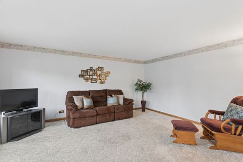 Tiny photo for 927 Gregory Lane, Schaumburg, IL 60193 (MLS # 12632615)