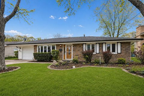 Photo of 927 Gregory Lane, Schaumburg, IL 60193 (MLS # 12632615)