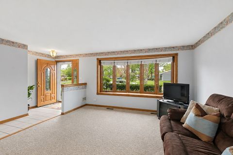 Tiny photo for 927 Gregory Lane, Schaumburg, IL 60193 (MLS # 12632615)