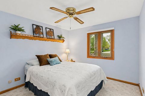 Tiny photo for 927 Gregory Lane, Schaumburg, IL 60193 (MLS # 12632615)