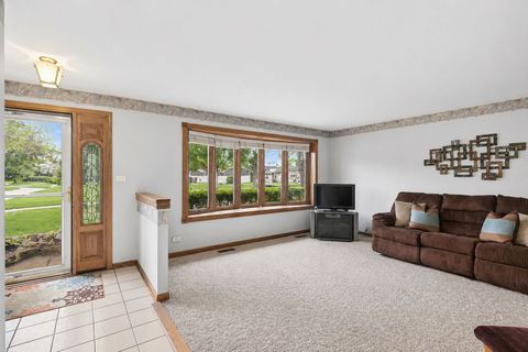 Tiny photo for 927 Gregory Lane, Schaumburg, IL 60193 (MLS # 12632615)